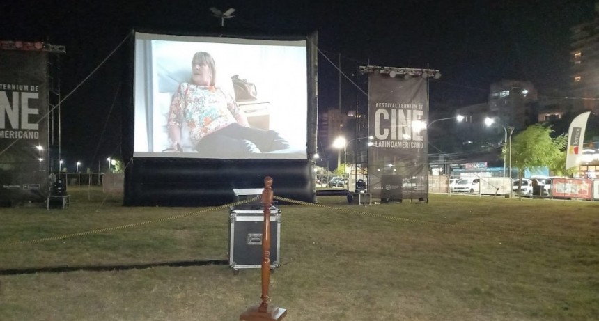 Para celebrar la cultura: el Festival de Cine Latinoamericano Ternium tuvo su primera noche junto al Paraná en San Nicolás