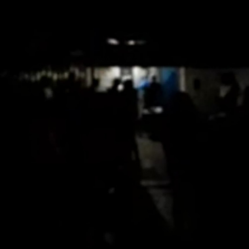 Ahora: Un nutrido grupo de trabajadores le pide la renuncia a Luis Pérez en la puerta del sindicato de la carne