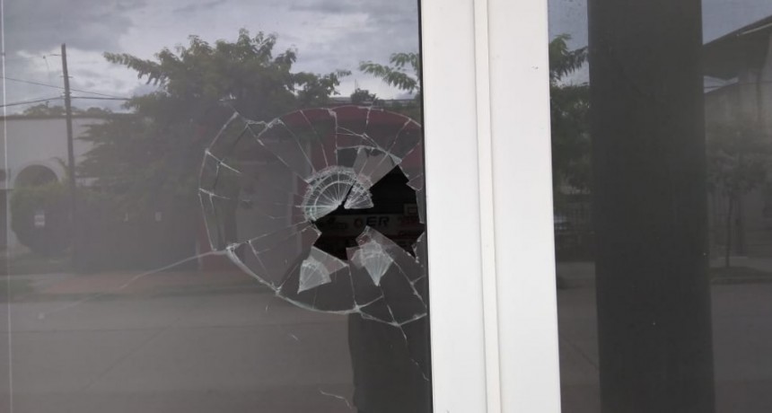 Vándalos rompen vidrios en la sede del club Defensores de Belgrano