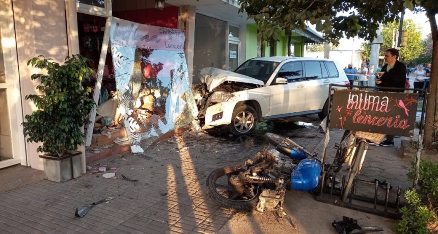 Violento accidente en la ciudad de Ramallo