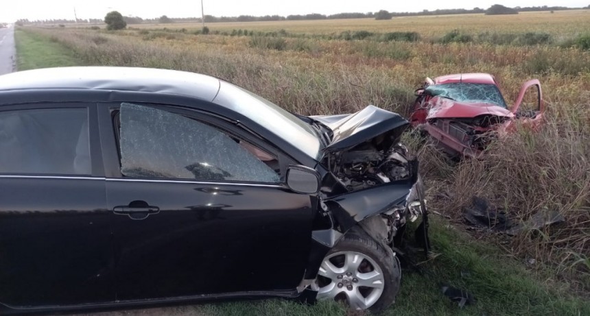 Choque frontal en el camino de la Costa