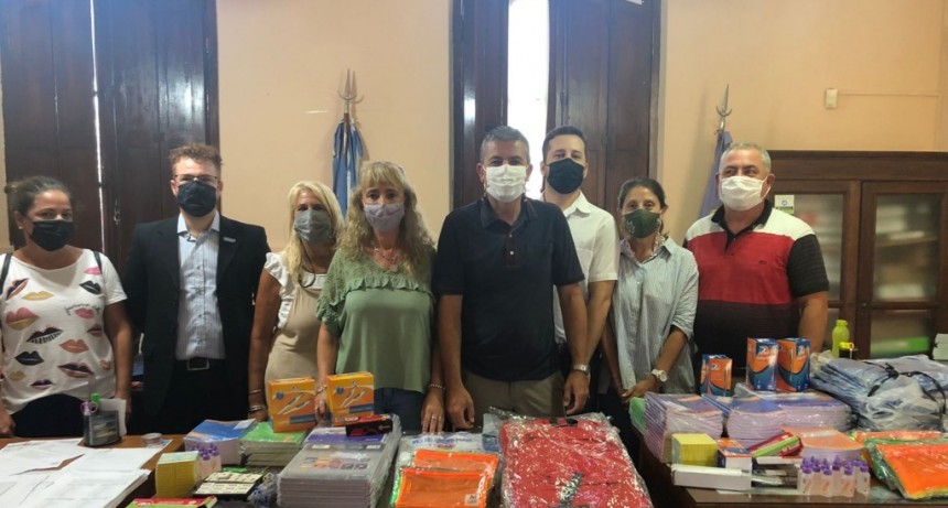 ¿La municipalidad donó o transfirió $1.169.000 de útiles escolares para instituciones del partido de Ramallo?