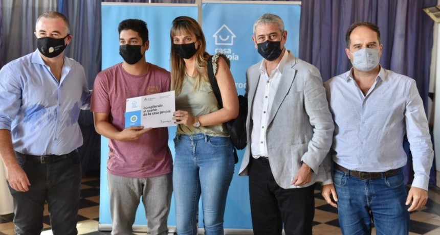 Ferraresi entregó créditos para la construcción en la ciudad de Ramallo