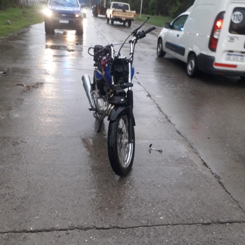 Grave accidente entre una moto y un auto