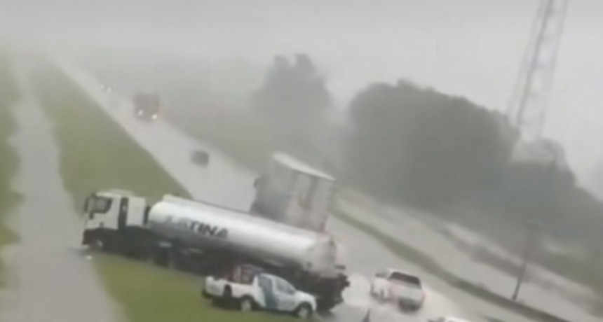 Fuertes precipitaciones causaron estragos en varias localidades, con cortes de ruta, interrupciones de servicios y preocupaciones por inundaciones