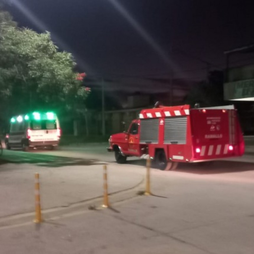 Los vecinos salieron a la calle a agradecer a los bomberos de Ramallo