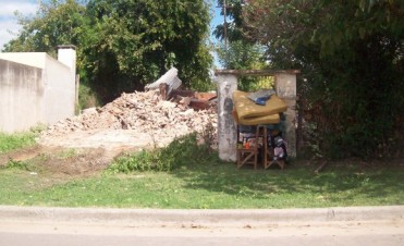 Usurpación, pelea, desalojo y todos a la Municipalidad