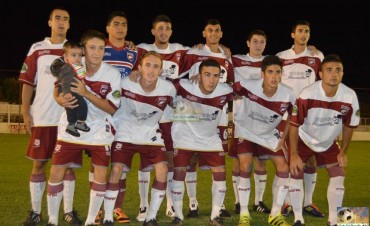 Defensores goleó 6 a 0 a un equipo alternativo de Matienzo y sigue puntero