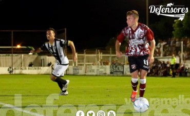 Defensores recibe a Agropecuario de Carlos Casares