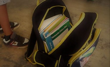 Roban las mochilas de tres alumnos a punta de pistola