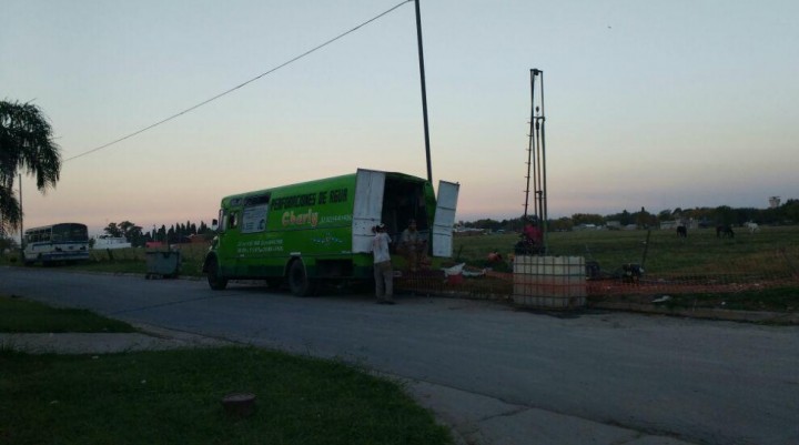 Más asfalto y una nueva perforación para mejorar el suministro de agua