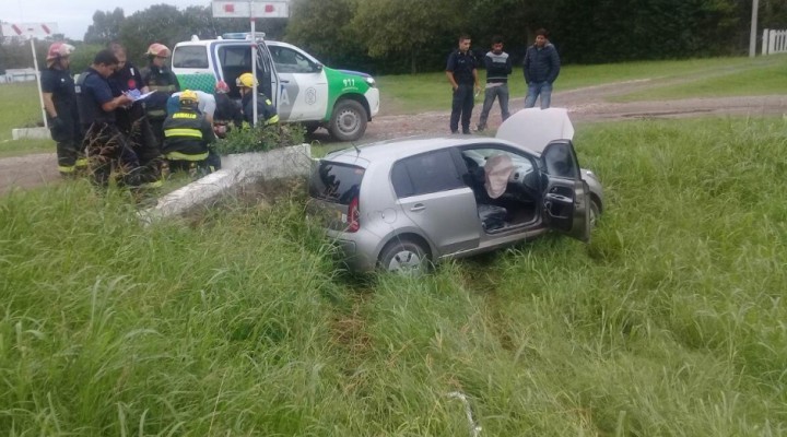 Perdió el control y colisionó contra una alcantarilla