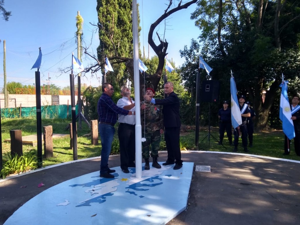 El Intendente junto a ex combatientes recordaron y honraron la memoria de los argentinos que lucharon en Malvinas