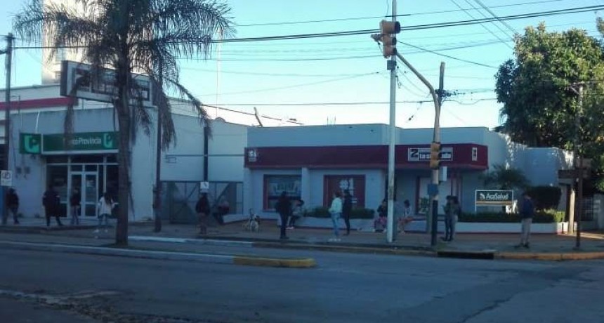 Pago a jubilados: para descomprimir los bancos abrirán sábados y domingos