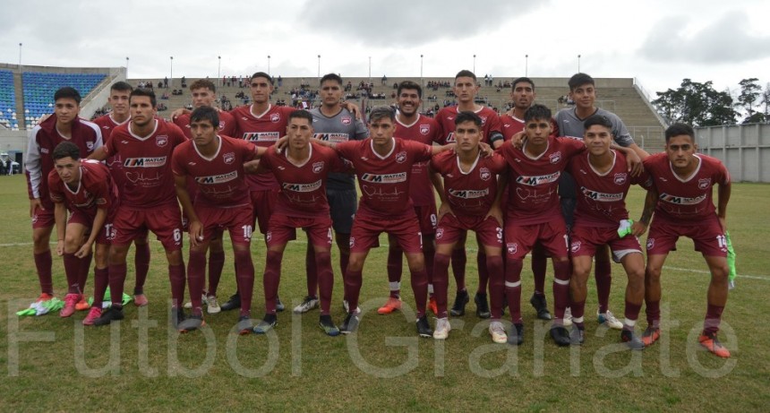 Defensores goleó 5 a 2 a Regatas en la primera final