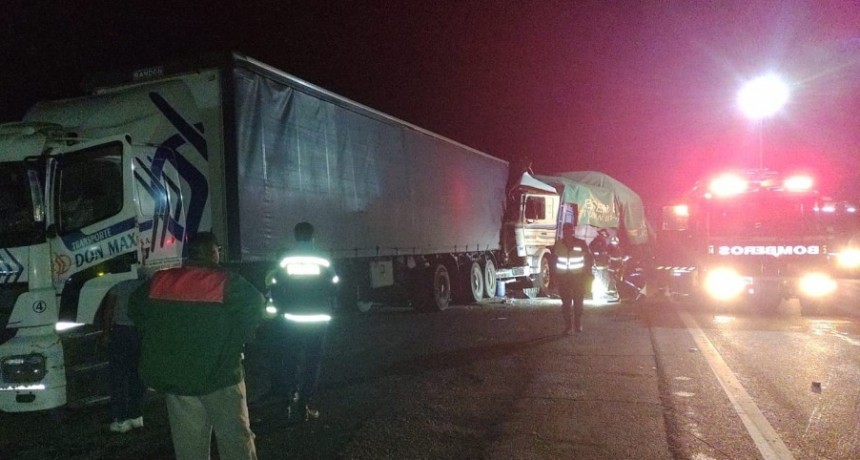 Choque de camiones en ruta 9