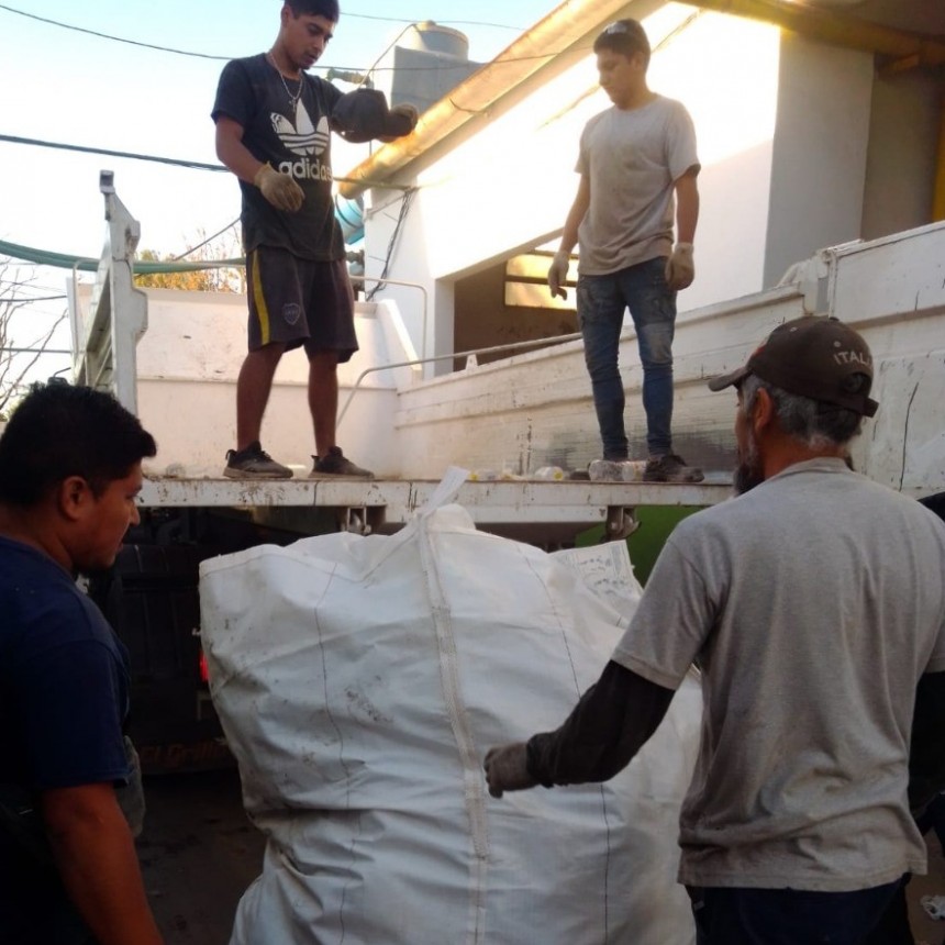 Botellas de Amor: 1.250 kilos de eco botellas viajaron a la planta recicladora 