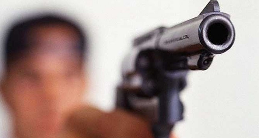 Un individuo, tras sacar un arma de fuego, profirió amenazas antes de darse a la fuga