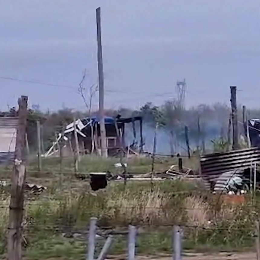 En una mañana marcada por la tensión, la policía desalojó el predio ocupado en barrio Santa María de Villa Ramallo
