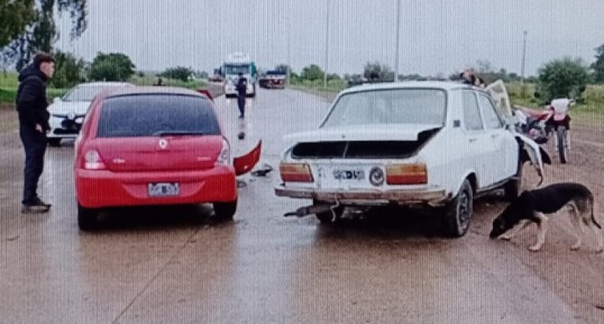 Choque frontal en Villa General Savio deja a cuatro personas heridas