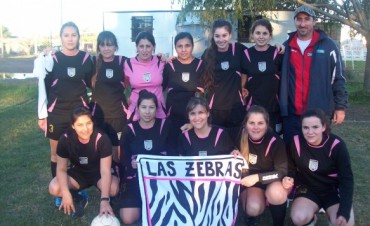Encuentro de fútbol femenino en Social