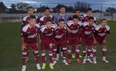 Los pibes granates cuidan la punta