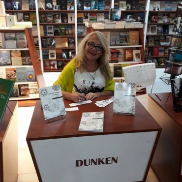 La escritora Sandra Genoud presenta su libro de poemas