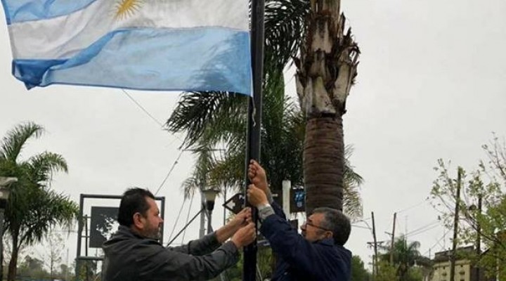 En memoria de Carlos Angel González