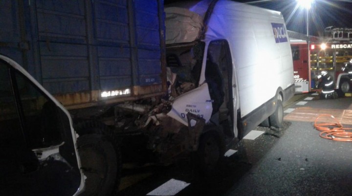 Bomberos voluntarios rescató a un conductor que había quedado atrapado