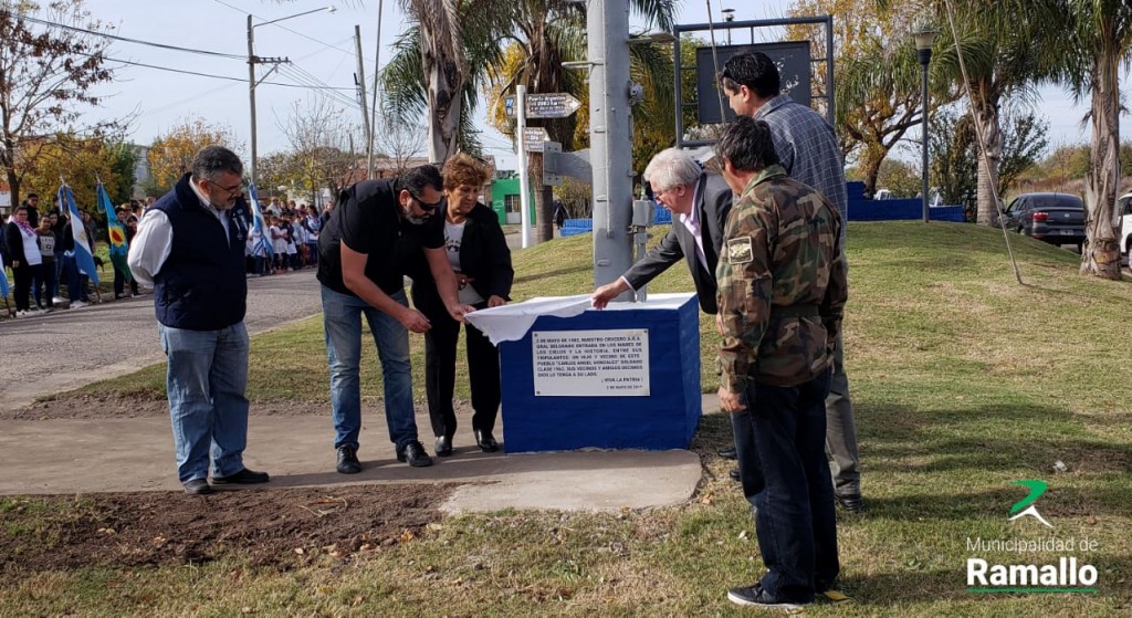 Homenaje a Carlos  Ángel González