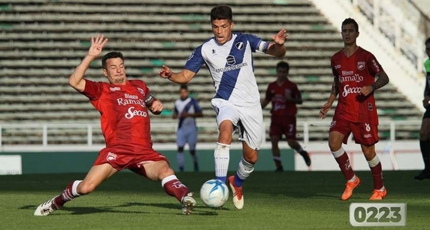 Defensores perdió en Mar del Plata y jugará con Gimnasia de Concepción