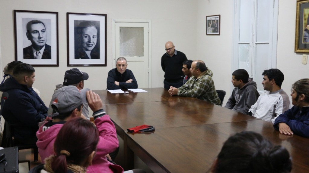 El Intendente  se reunió con vecinos y luego viajó a Capital Federal