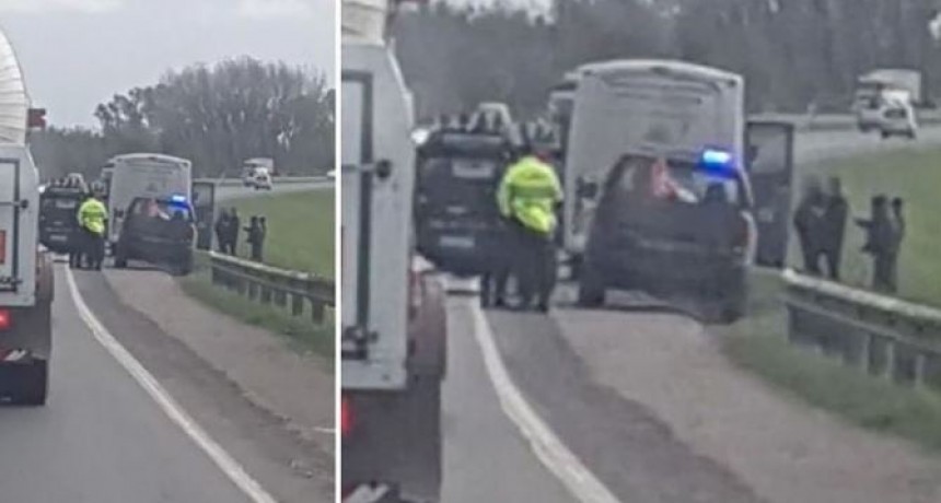 Fuga de presos en Santa Fe: emboscaron a los tiros a un micro del Servicio Penitenciario en la autopista