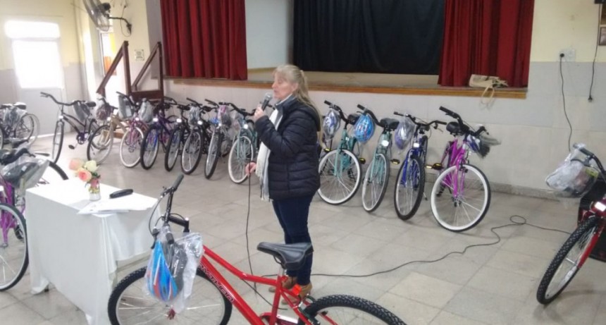 Entregaron los premios a los alumnos de la Escuela Secundaria Seis 👍👏