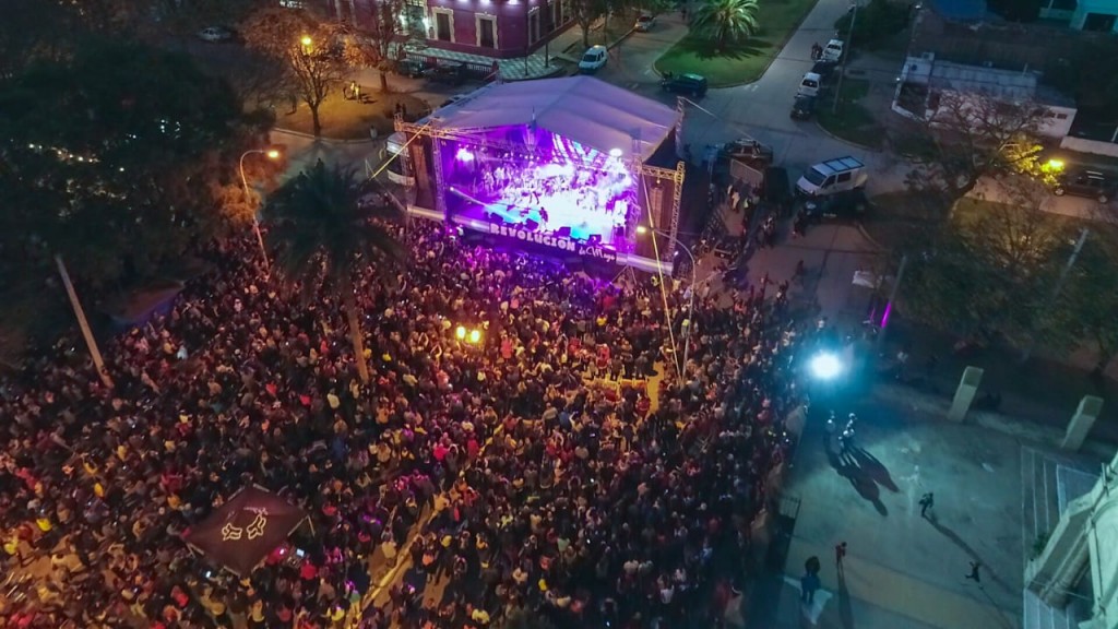 Un cierre con los vecinos compartiendo los festejos y música