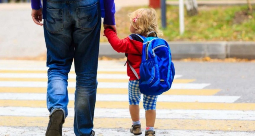 Padres separados: cómo funciona el nuevo permiso de traslado de niños