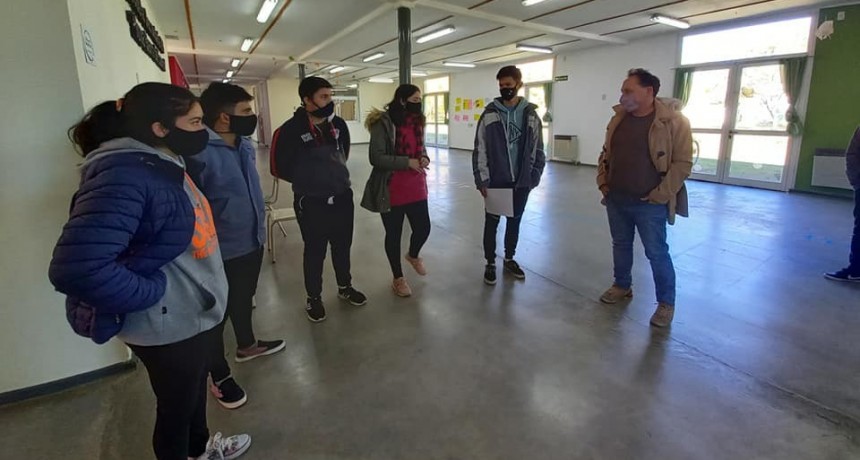 Los Jóvenes Informan presentaron su proyecto a funcionarios de la DGCyE