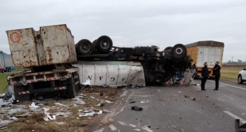 Choque entre dos camiones