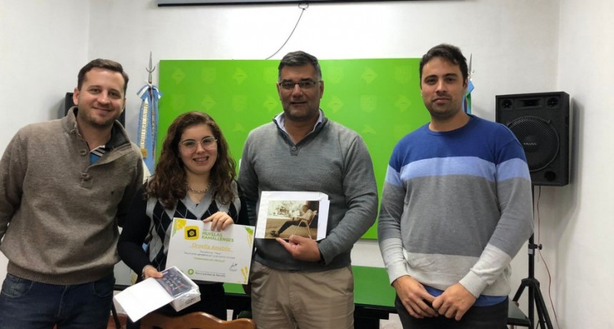 Se entregó el premio a la ganadora del concurso de fotografía “huellas ramallenses” 