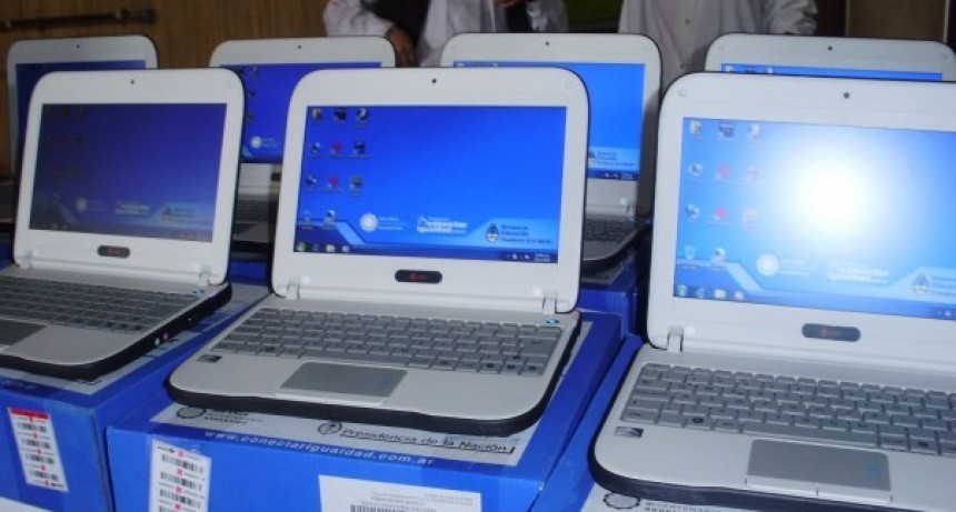Los alumnos de Secundaria 1, 4 y Técnica 1 este lunes recibirán las PC del programa provincial