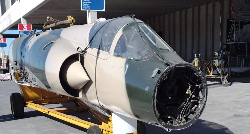 Arribó a Ramallo el avión de combate de Malvinas como símbolo de homenaje a los ex combatientes