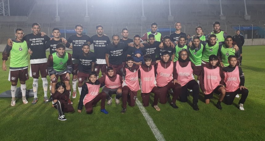 Torneo Federal A: Defensores igualó con Independiente en un partido muy difícil de jugar