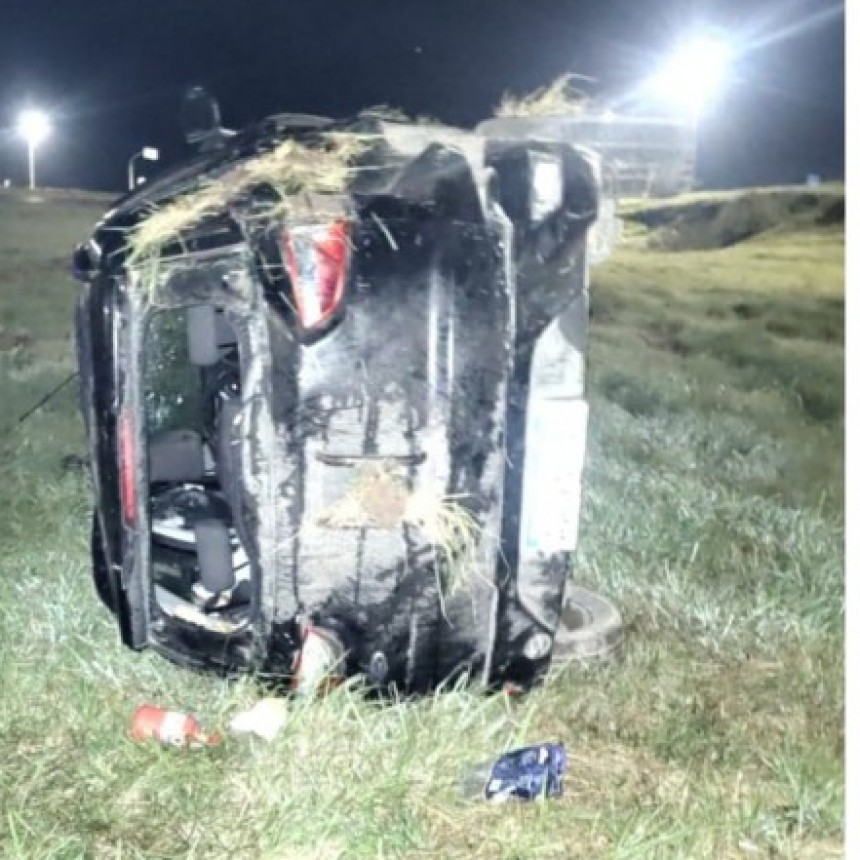 Cuatro mujeres resultaron con lesiones leves tras volcar en ruta 9 