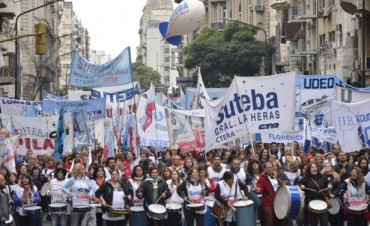 MASIVA MOVILIZACIÓN DEL FGDB CONTRA EL AJUSTE EN EDUCACIÓN EN LA PROVINCIA DE BUENOS AIRES