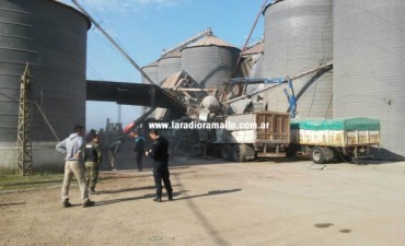 AHORA: EXPLOTÓ UN SILO