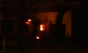 Se incendio una Escuela en Villa General Savio y una vivienda en Ramallo