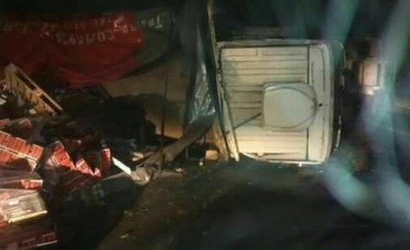 Ruta 9 cortada por vuelco