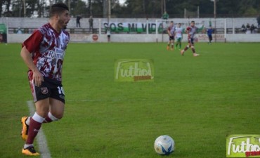 Castro volvió con goles y Defensores le ganó a Unión por la Reválida del Federal A