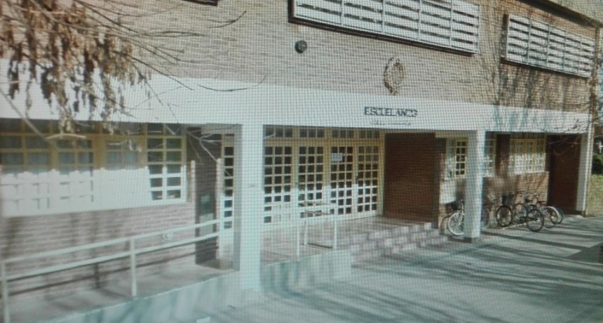 Una vecina detalló lo sucedido en la puerta de un establecimiento escolar