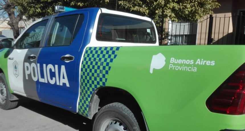 Detienen a dos personas que robaban en moto